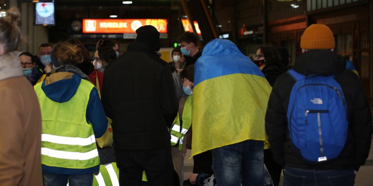 Polacy pomagają wojennym uchodźcom z Ukrainy
