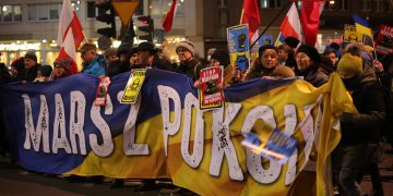 Ulicami Warszawy w solidarności z Ukrainą przeszedł Marsz Pokoju