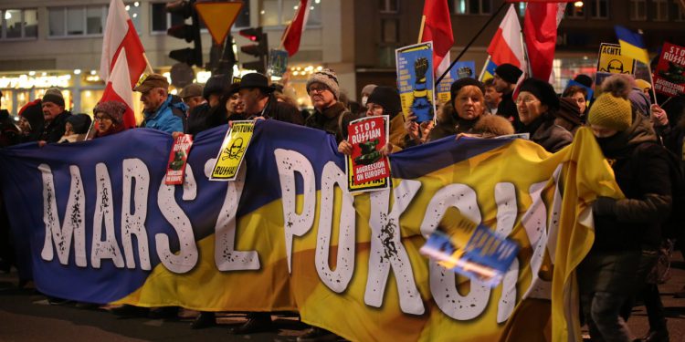 Ulicami Warszawy w solidarności z Ukrainą przeszedł Marsz Pokoju
