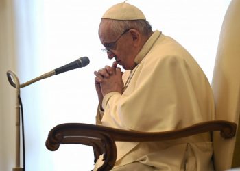 Papież: módlmy się za dzieci żyjące pod bombami