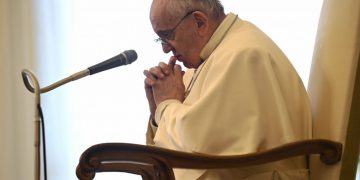 Papież: módlmy się za dzieci żyjące pod bombami