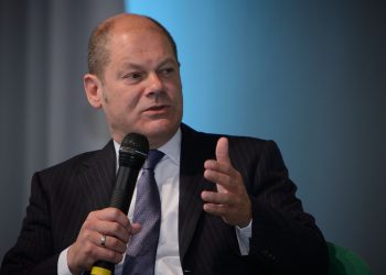 Kanclerz Scholz z ofertą dostaw broni – „To utrata reputacji Niemiec”