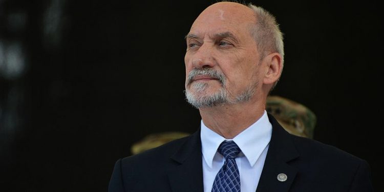 Antoni Macierewicz: Polska nie będzie podporządkowywać się Niemcom