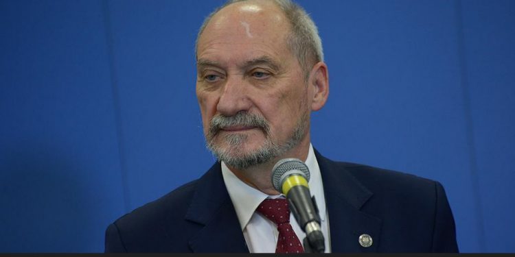 Macierewicz w PR24: Ukraina może upaść, jeśli…