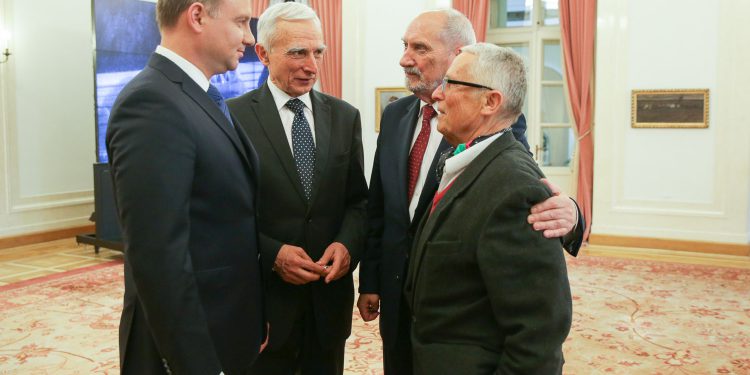 Antoni Macierewicz, Piotr Naimski i Mirosław Chojecki odznaczeni Orderem Orła Białego