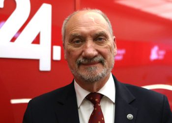 Macierewicz o Sholzu: To pokazuje jego słabość