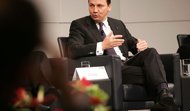 Radosław Sikorski – patoinfluencer w Parlamencie Europejskim