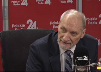 Macierewicz: Polska jest okradana z pieniędzy z KPO