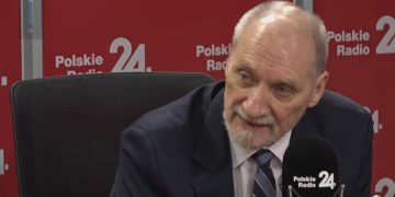 Macierewicz: Polska jest okradana z pieniędzy z KPO
