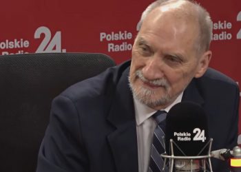 Macierewicz: Polska jest okradana z pieniędzy z KPO