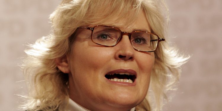 Niemiecka minister obrony podała się do dymisji