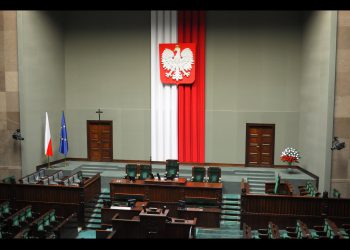 Sejm przyjął uchwałę w obronie Jana Pawła II