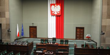Sejm przyjął uchwałę w obronie Jana Pawła II
