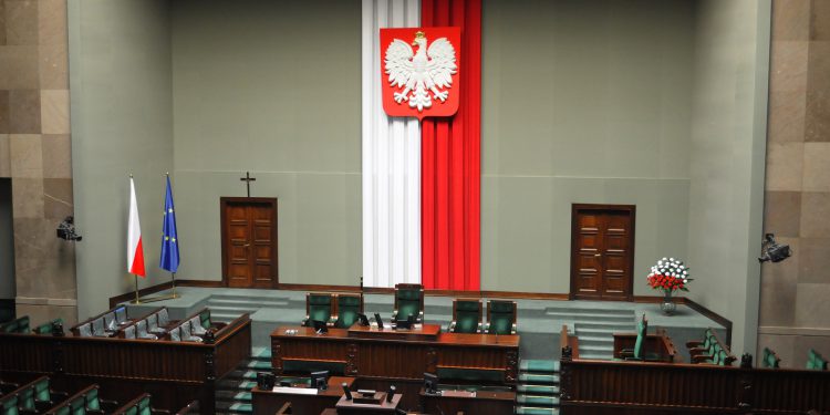 Sejm przyjął uchwałę w obronie Jana Pawła II