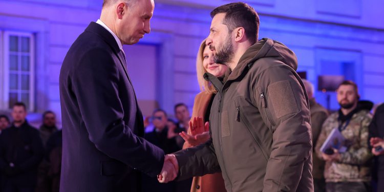 Przemówienia Andrzeja Dudy i Wołodymyra Zełenskiego na Zamku Królewskim