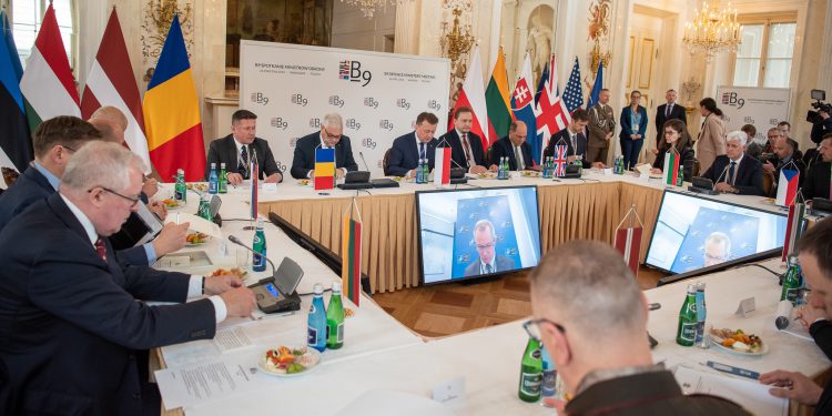 Co wynika z oświadczenia ministrów obrony B9?