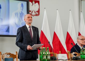 Macierewicz: Pytanie Olszewskiego „czyja będzie Polska?” jest wciąż aktualne