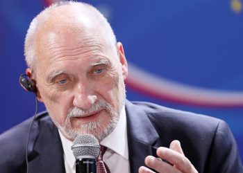 Macierewicz: Zbrodnia smoleńska była częścią i skutkiem resetu