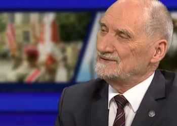 Macierewicz: Tusk był po stronie Rosji