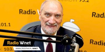 Macierewicz o Wołyniu: Ukraina musi wziąć na siebie odpowiedzialność