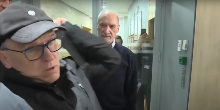 Antoni Macierewicz zaatakowany w siedzibie PAP